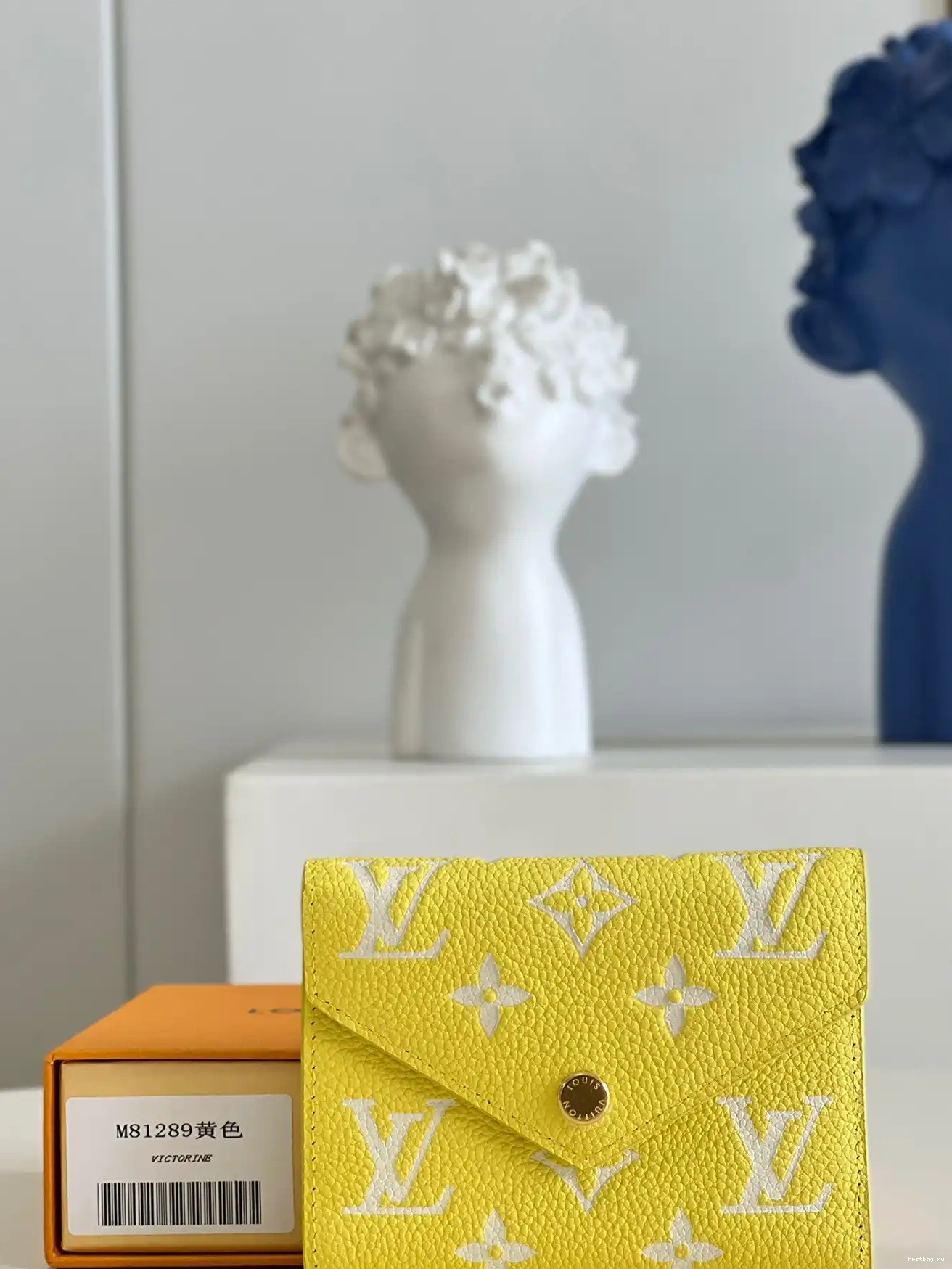 First bag ru Vuitton Louis VICTORINE Wallet 0405